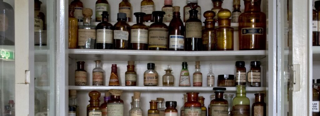 kast met medicijnen